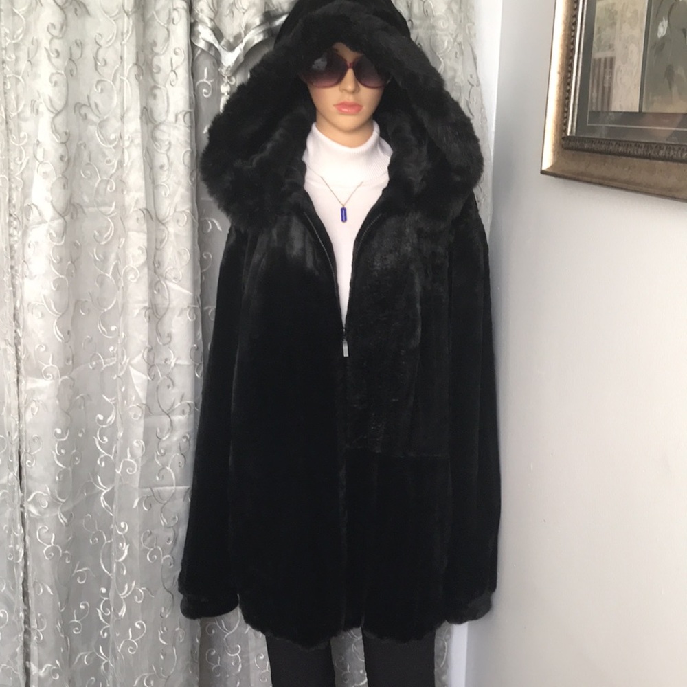 GALLERY WOMEN FAUX FUR HOODED COAT. FULLY LINING.SIZE 2X